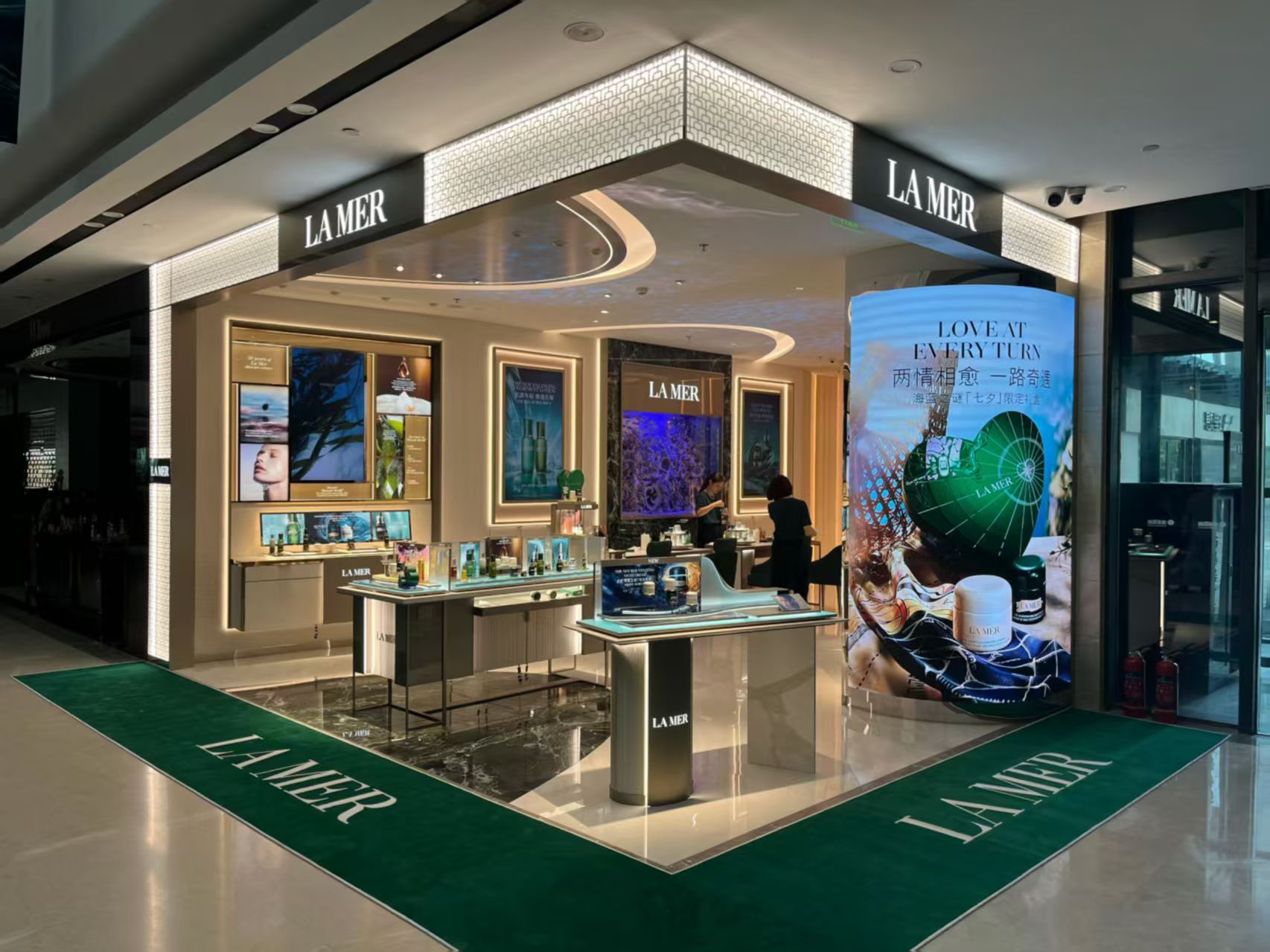 Retail display and beauty pop-up concept.